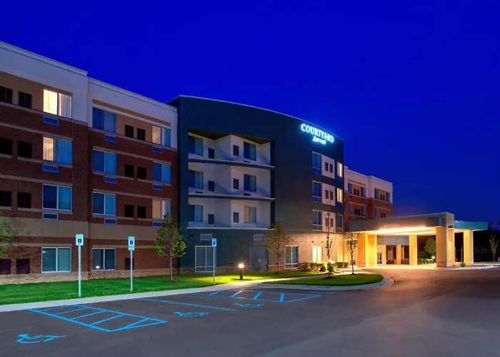 Courtyard By Marriott Detroit Farmington