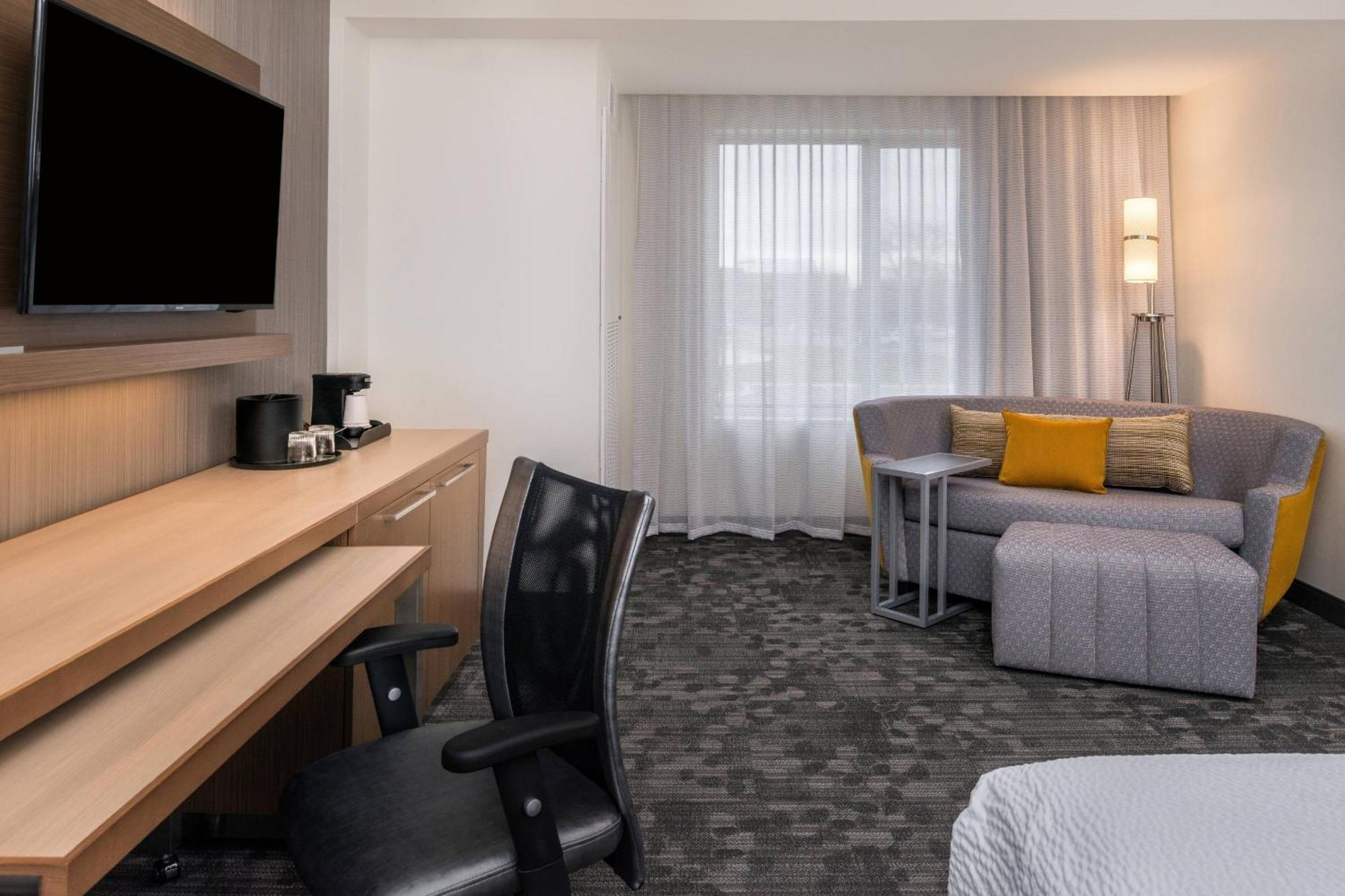 Courtyard By Marriott Detroit Farmington Hotel